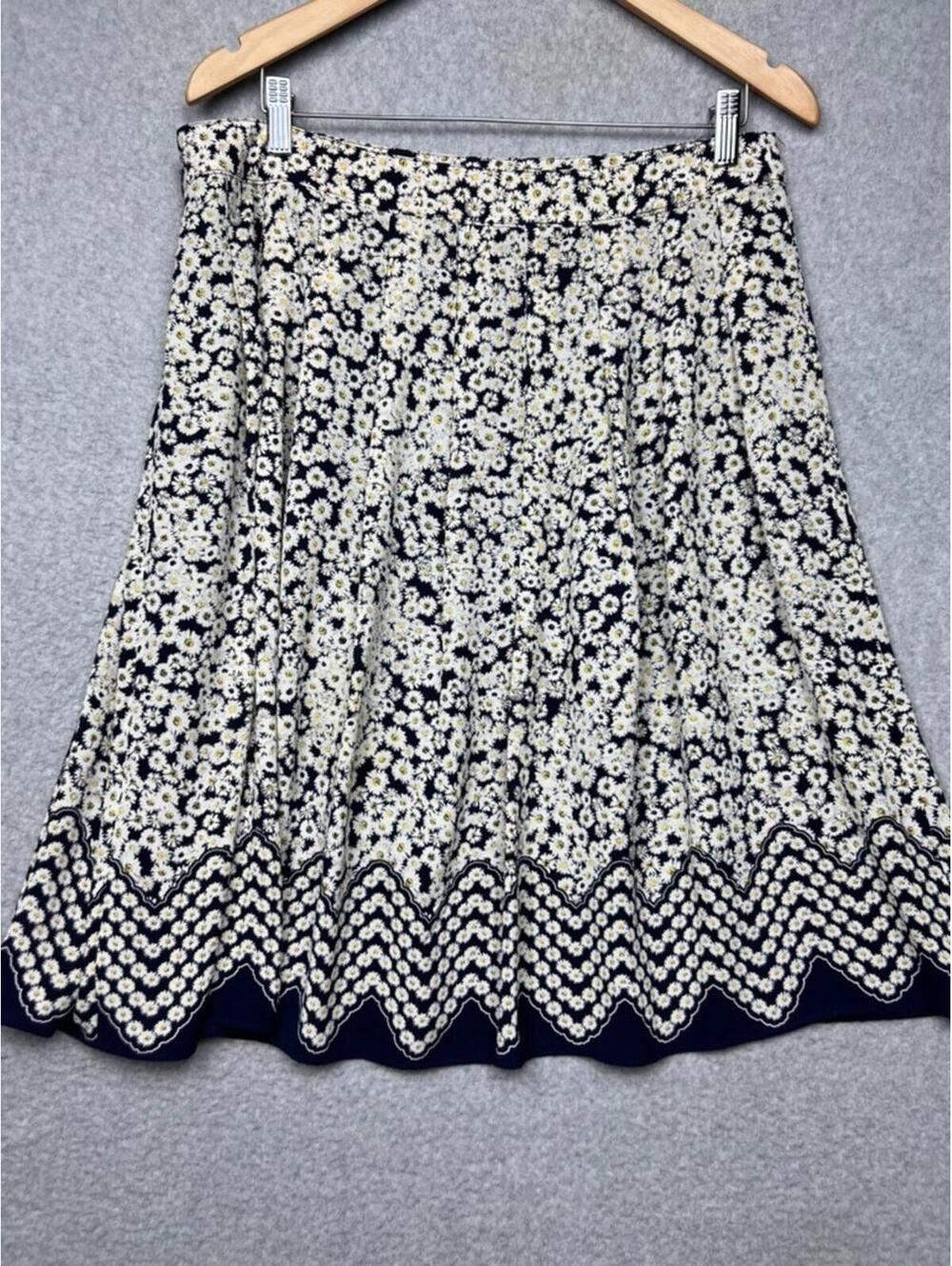 Talbots Petite 14P Daisy Floral Skirt Navy Old Money Coastal Grandma Aesthetic - Picture 2 of 10